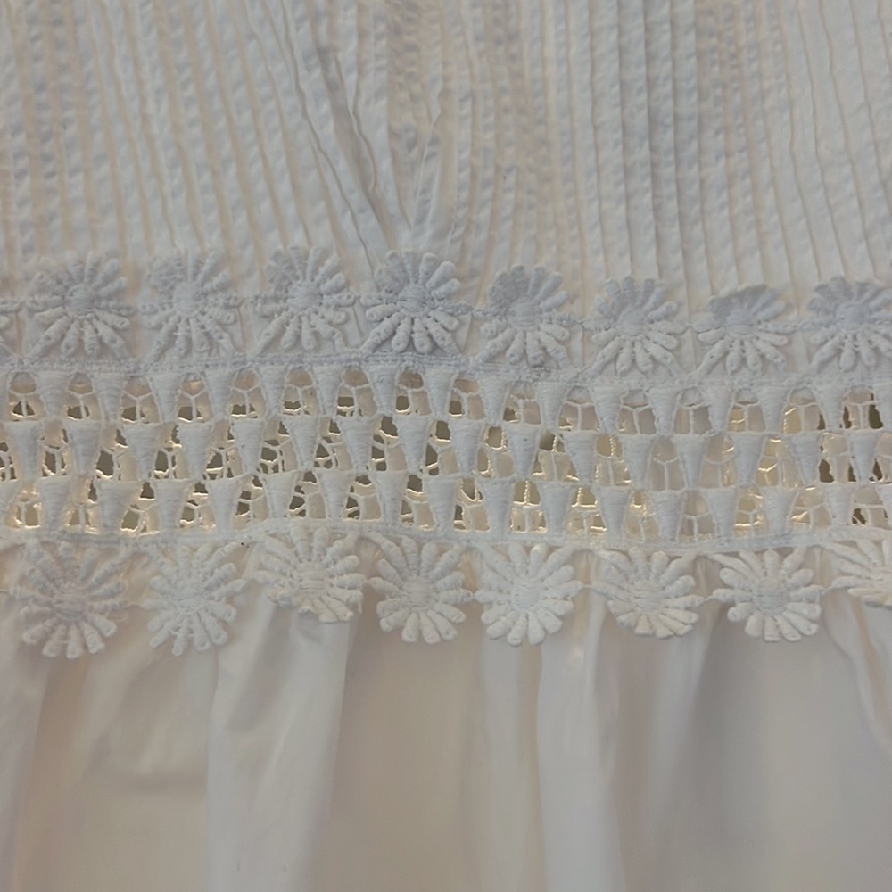 White top - Picture 2 of 3